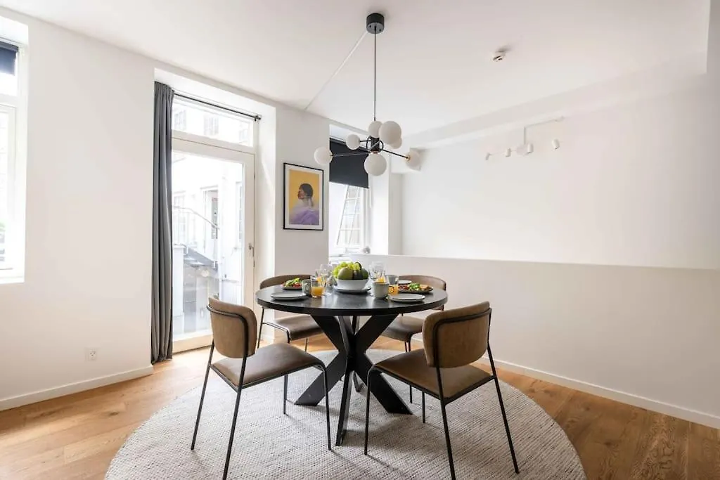 Spacious Double-Apartment For 10 In Cph City Center Copenhaga Dinamarca