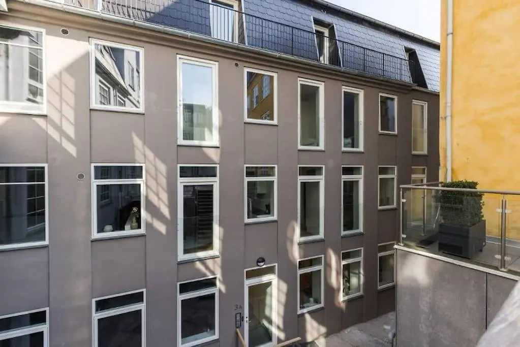 Spacious Double-Apartment For 10 In Cph City Center Copenhaga