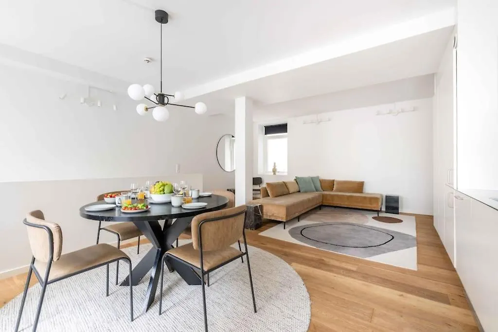 Contatos de Spacious Double-Apartment For 10 In Cph City Center